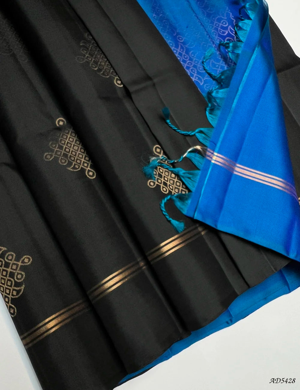 Black & Peacock Blue - Kolam Soft Silk Saree Pallu View