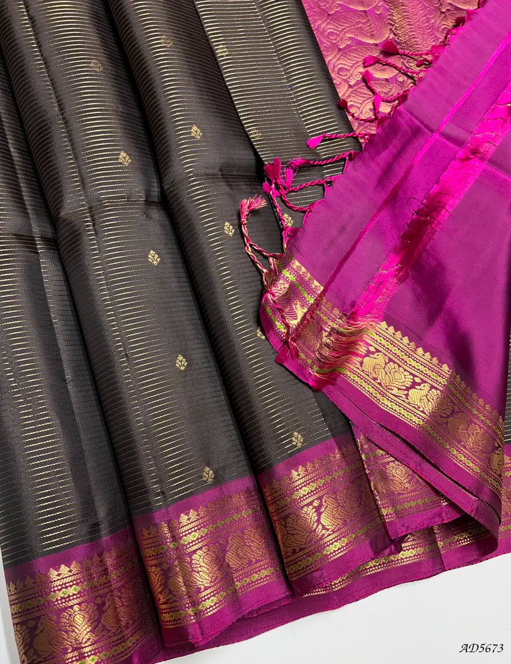 Black & Rani Pink - Vairaoosi X Kanchi Border Soft Silk Saree Pallu View