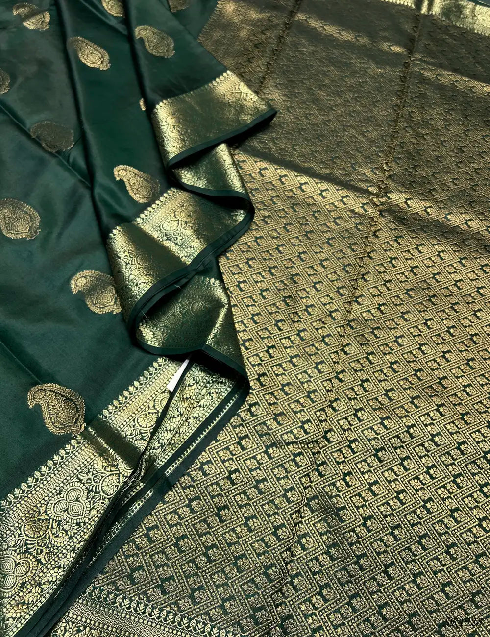 Bottle Green - Semi Banaras Saree Pallu View