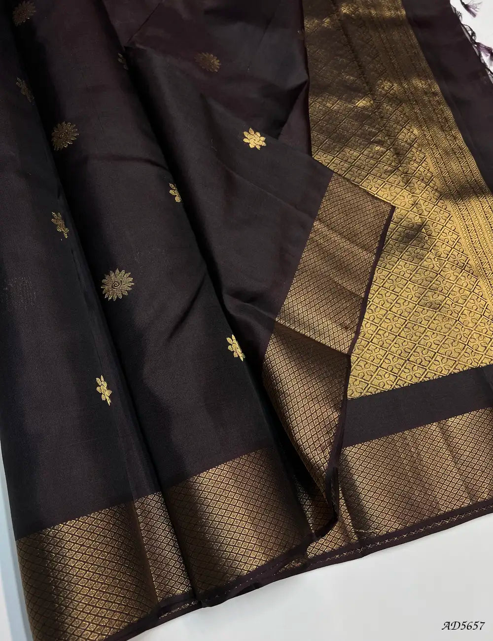 Coffee Brown - Kanchi Border Soft Silk Saree Pallu View