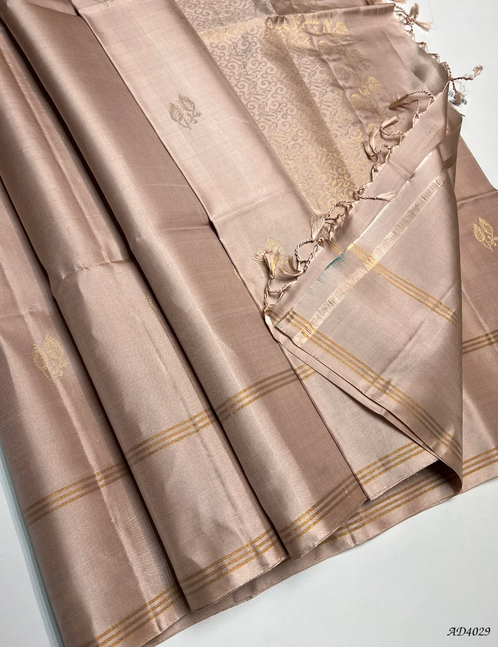 Cream - Soft Silk Saree Pallu View