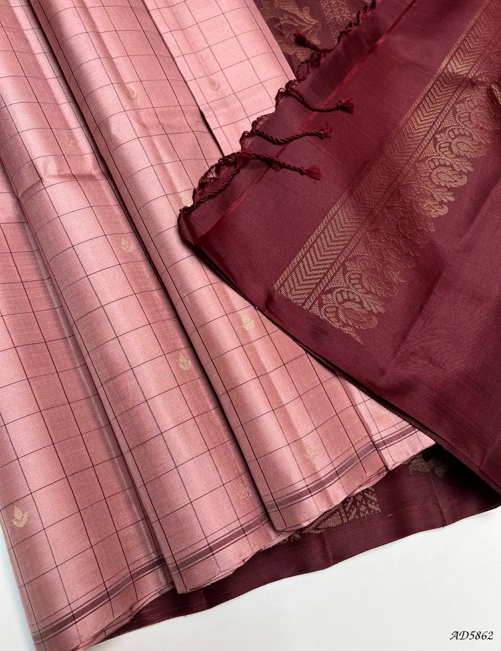 Creamy Pink & Maroon - Checkerd Soft Silk Saree Pallu View
