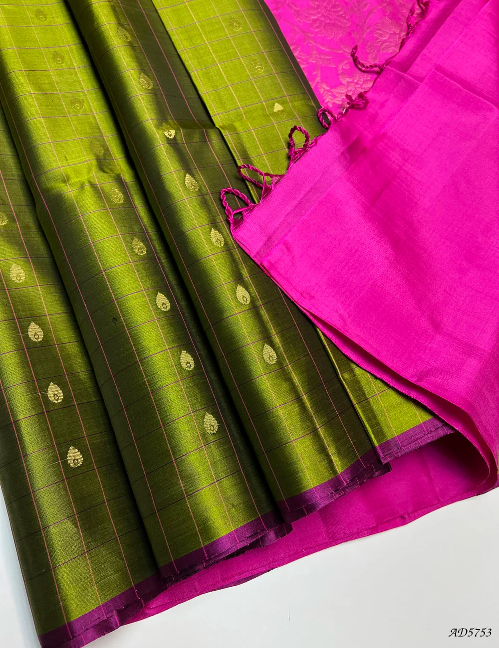 Crocodile Green & Pink - Checkerd Soft Silk Saree Pallu View