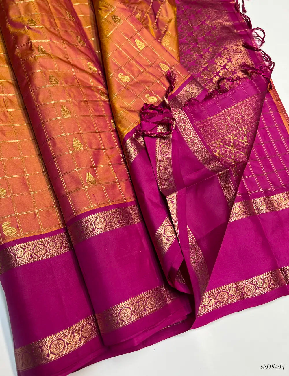 Dual Tone Orange & Pink -  Checkerd Retta Pet Border Soft Silk Saree Pallu View