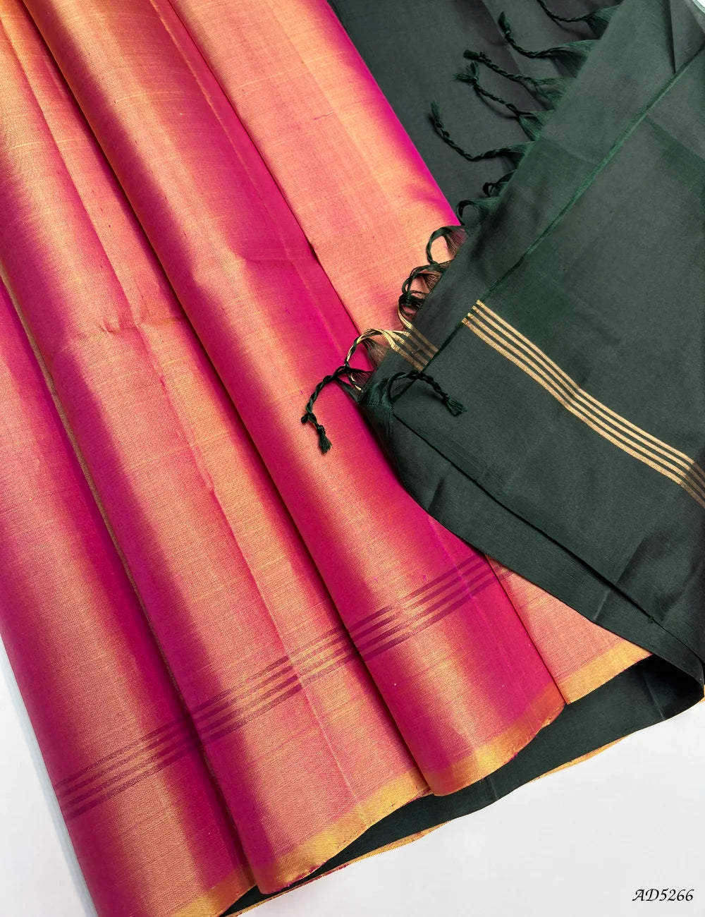 Dual Tone Pink & Dark Green - Contrast Plain Soft Silk Saree Pallu View