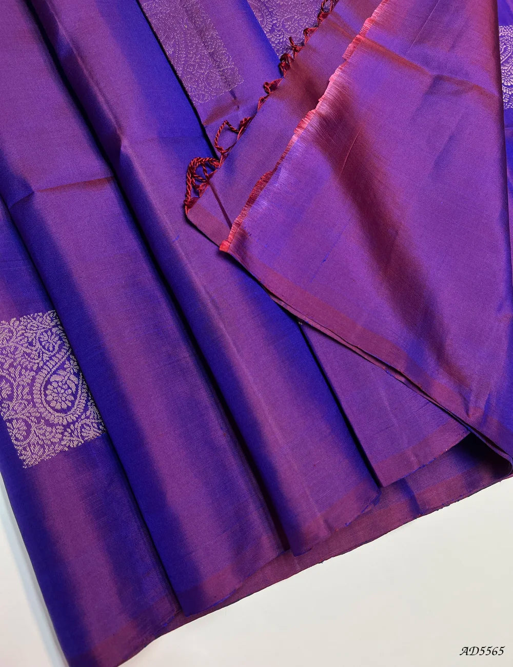 Dual Tone Purple - Soft Silk Saree Pallu View