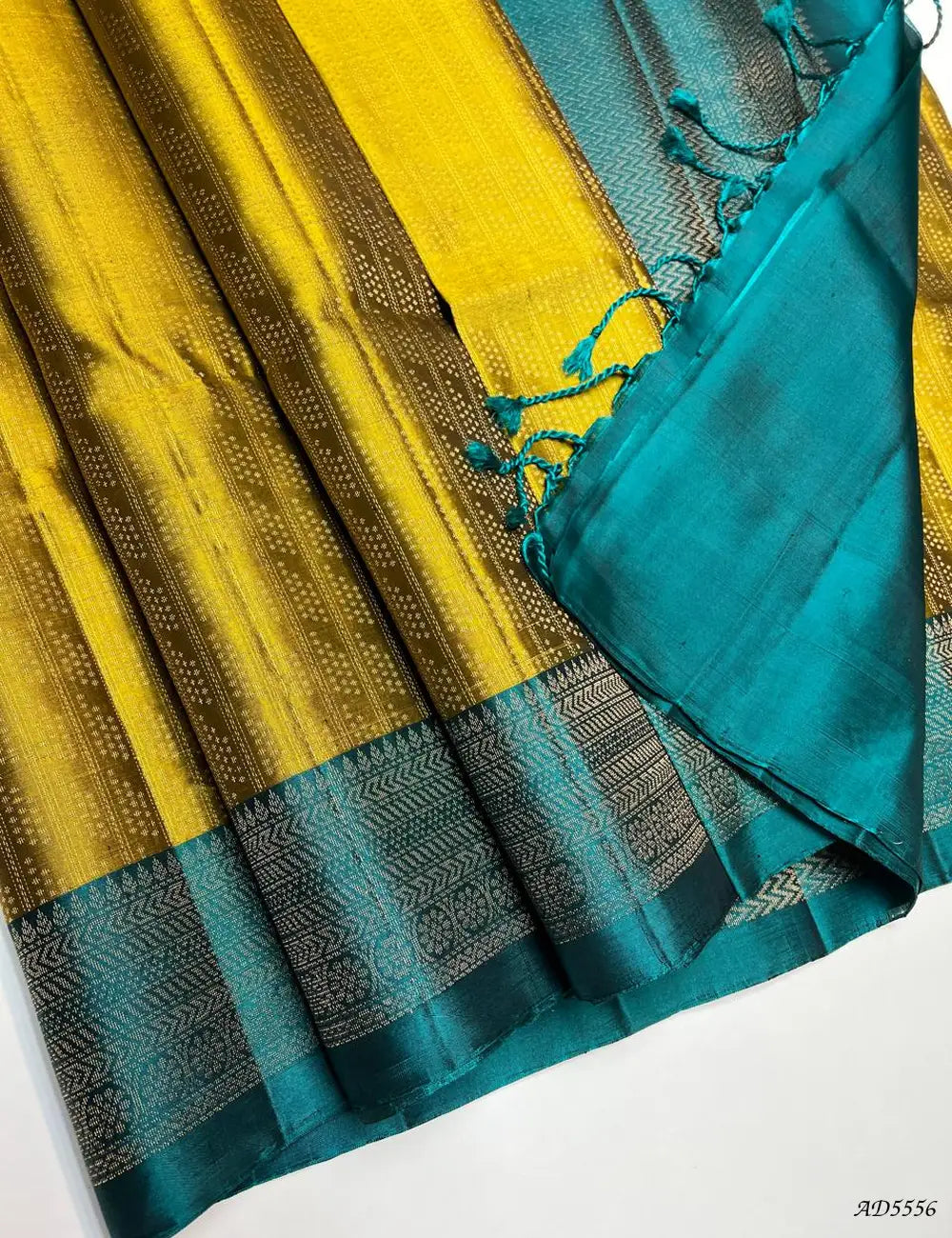 Fenugreek & Emeraled Green - Full brocade Soft Silk Saree Pallu View