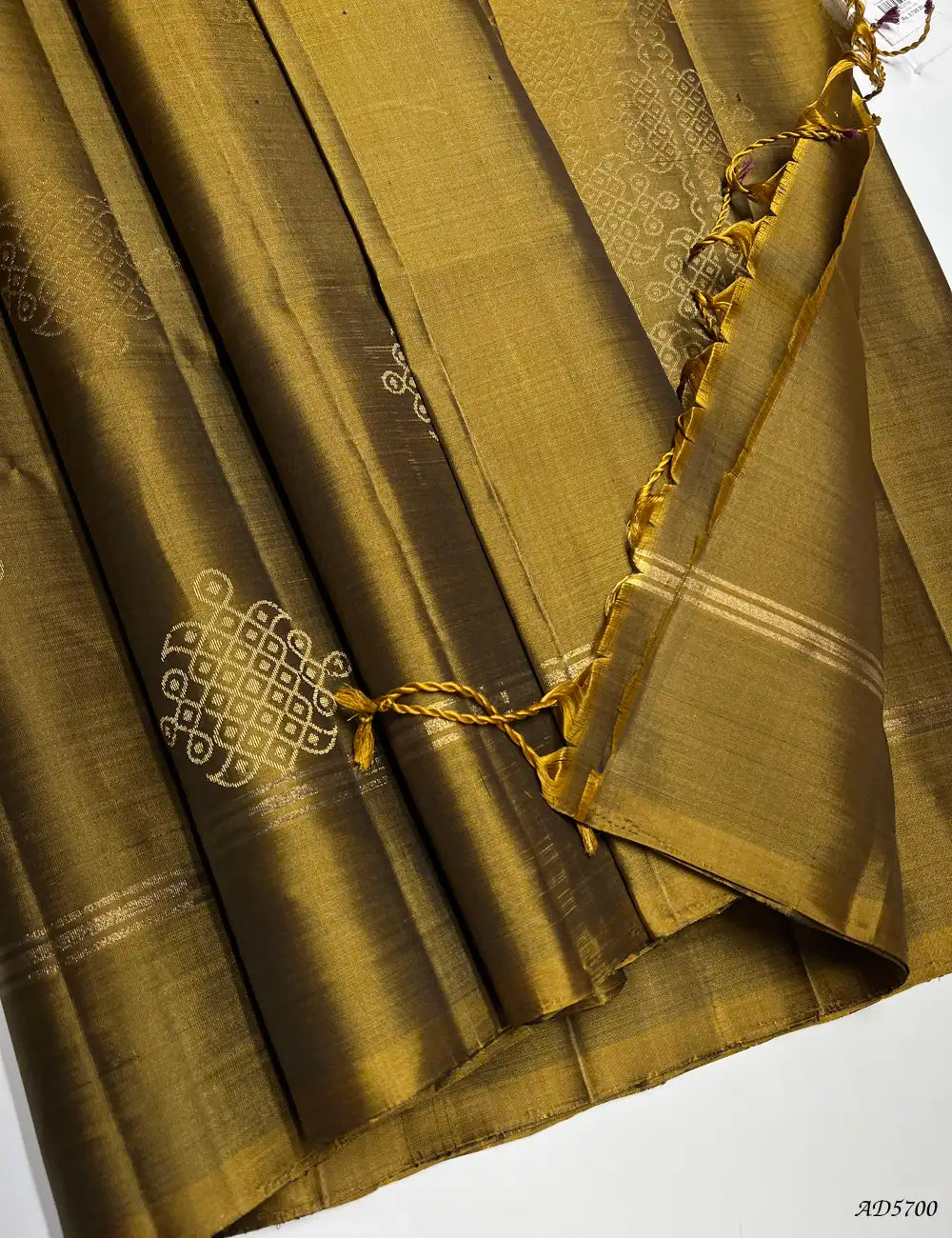 Fenugreek - Kolam Soft Silk Saree Pallu View