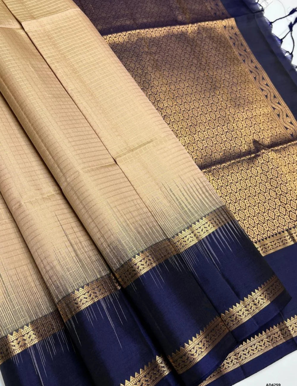 Ivory & Navy blue - Checkerd Retta Pet Saree