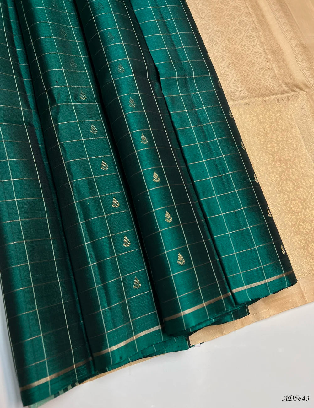 Green &Beige - Checkerd Soft Silk Saree Front View