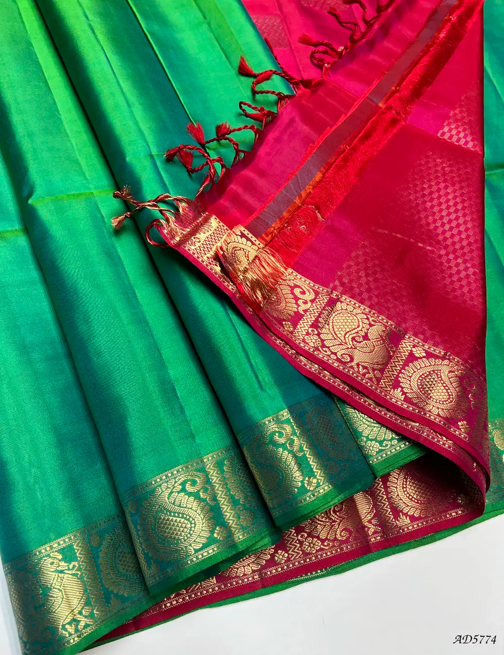 Green & Orangish Pink - Plain Kanchi Border Soft Silk Saree Pallu View