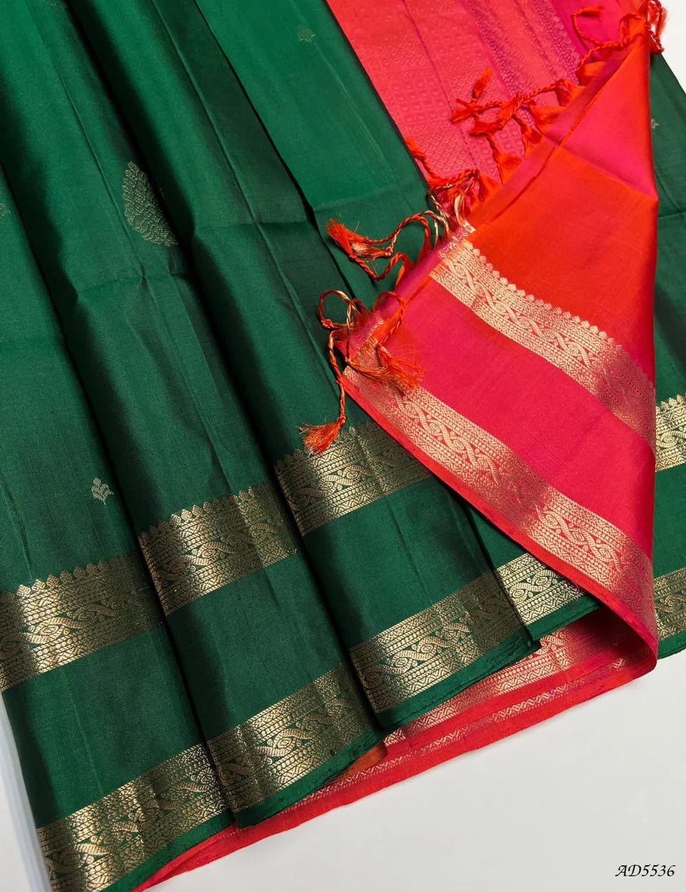 Green & Orangish Pink - Retta Pet Border soft Silk Saree Pallu View