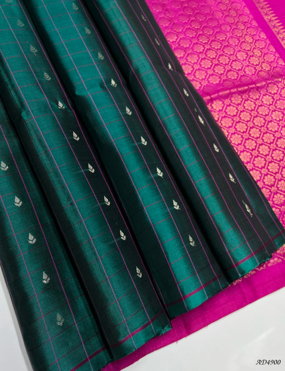 Green & Rani Pink - Checkerd Soft Silk Saree Front View