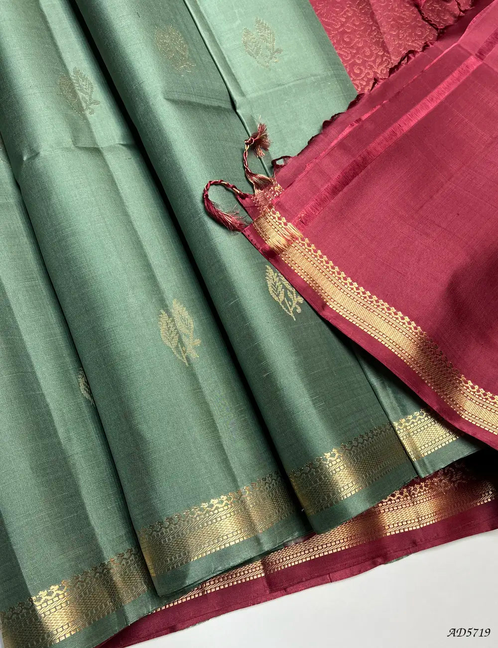 Green Sheen & Dark Peach Pink - Kanchi Border Soft Silk Saree Pallu View