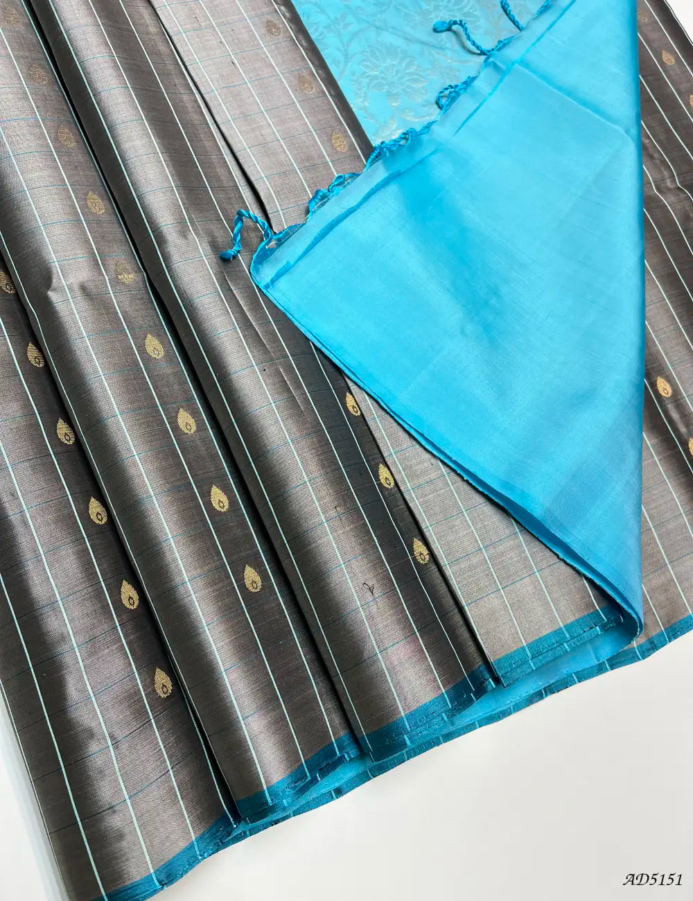 Grey & Sky Blue - Checkerd Soft Silk Saree Pallu View