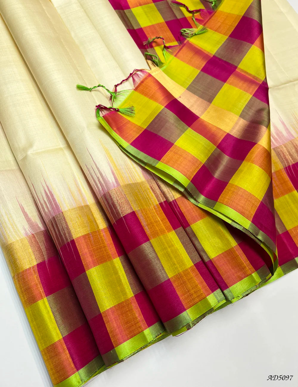 Half White & Rani Pink , Green - Pazhum Pazhamum Soft Silk Saree Pallu View