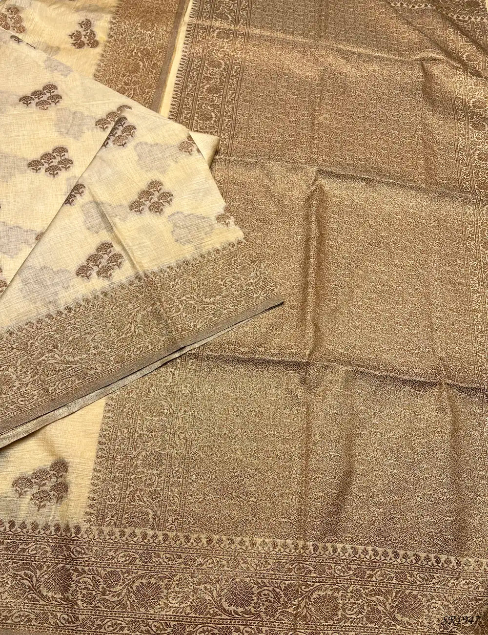Half White - Semi Raw Silk Saree Pallu View