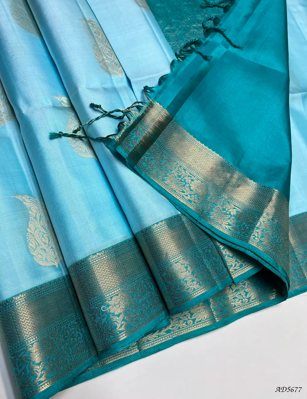 Ice Blue - Kanchi Border Soft Silk Saree Pallu View