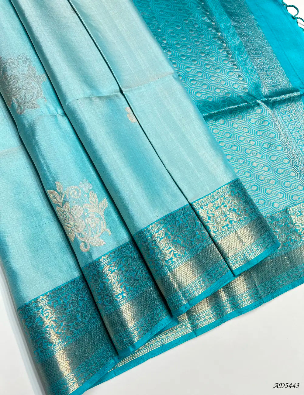 Ice Blue & Turquoise - Kanchi Border Soft Silk Saree Pallu View