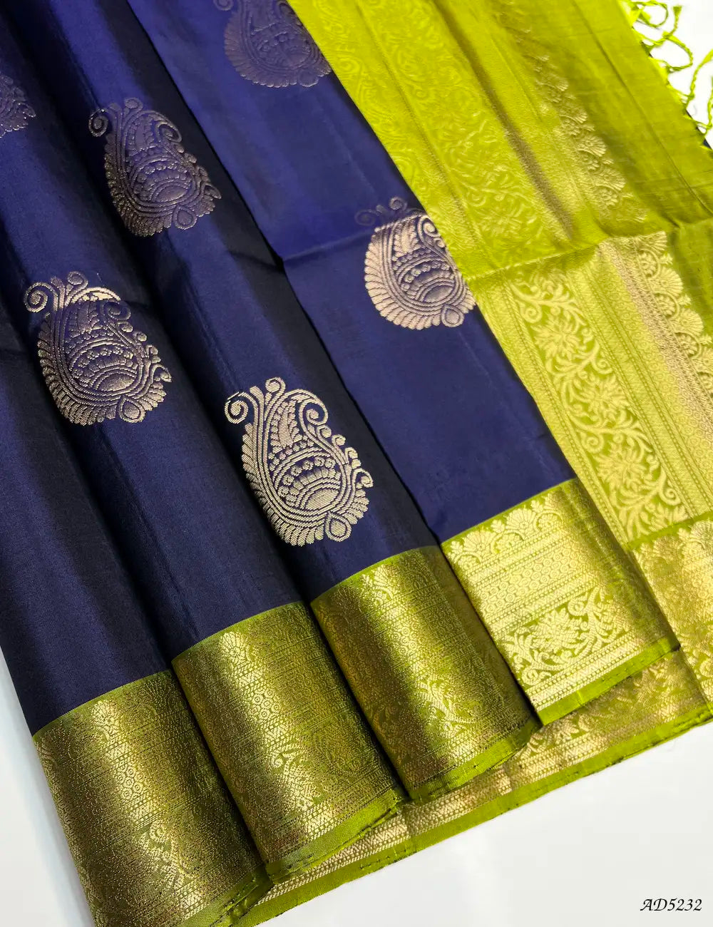 Ink Blue & Parrot Green - Kanchi Border Soft Silk Saree Pallu View