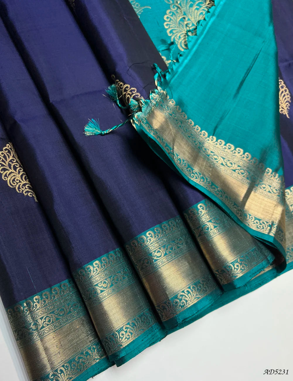 Ink Blue & Rama Blue - Kanchi Border Soft Silk Saree Pallu View