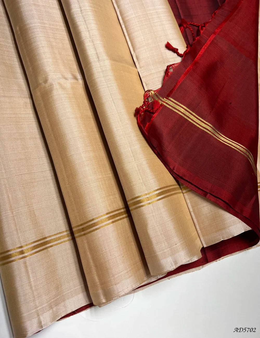 Ivory & Maroon - Soft Silk Saree Pallu View