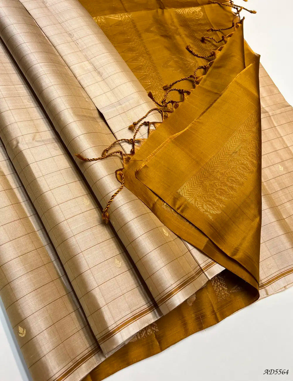 Ivory & Mustard - Checkerd Soft Silk Saree Pallu View