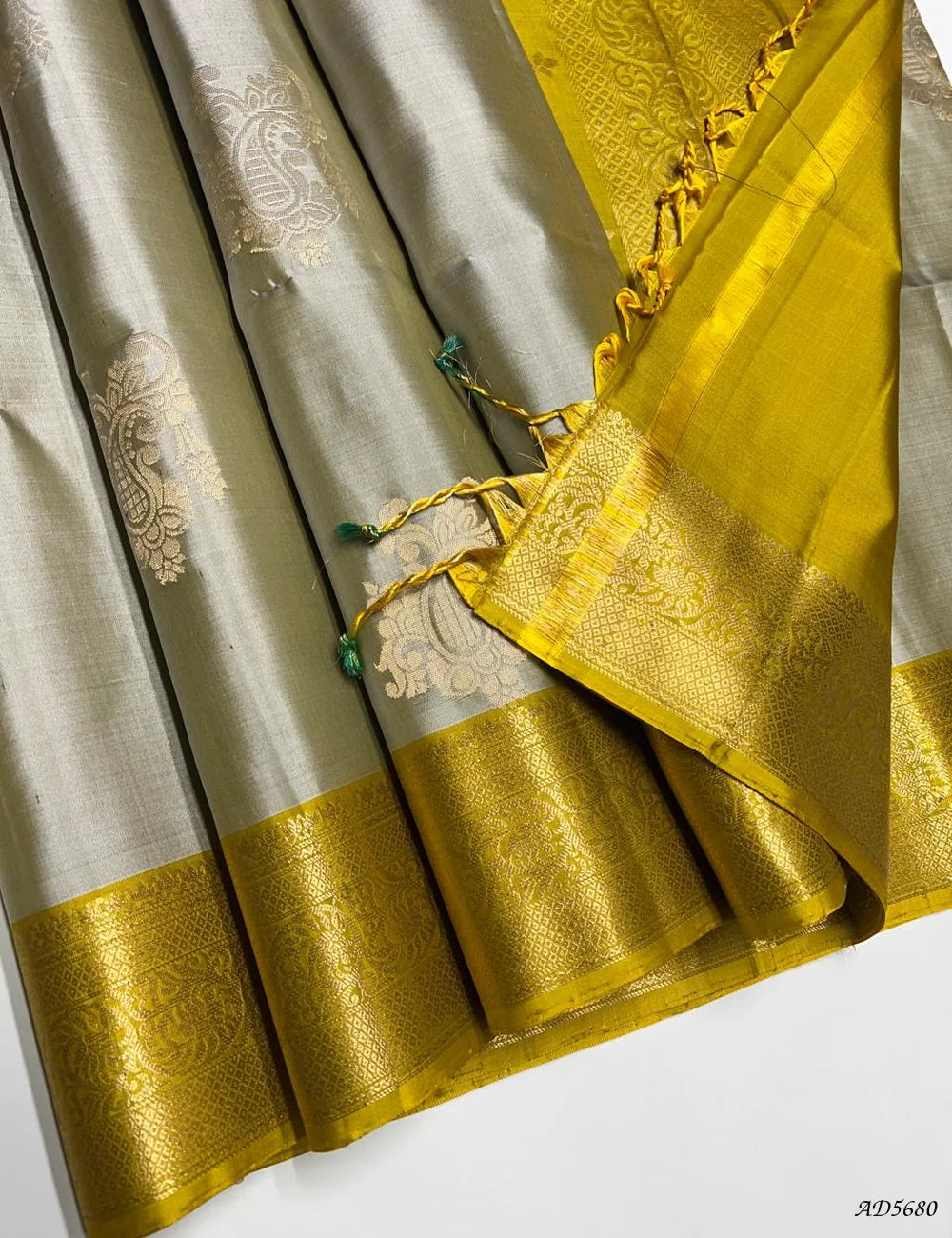 Ivory & Yellow - Kanchi Border Soft Silk Saree Pallu View