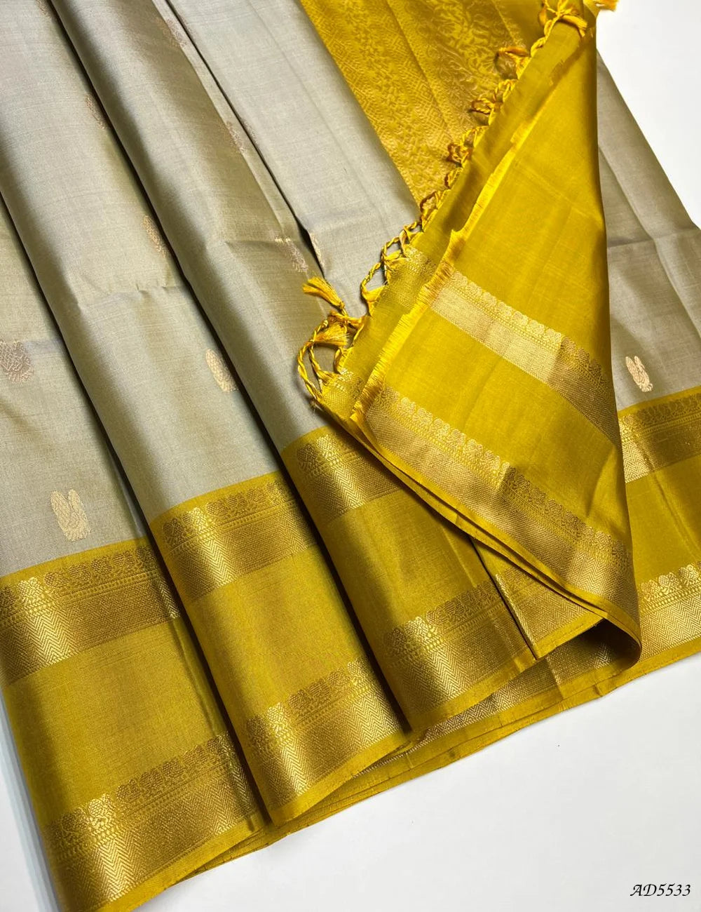 Ivory & Yellow - Retta Pet Border soft Silk Saree Pallu View