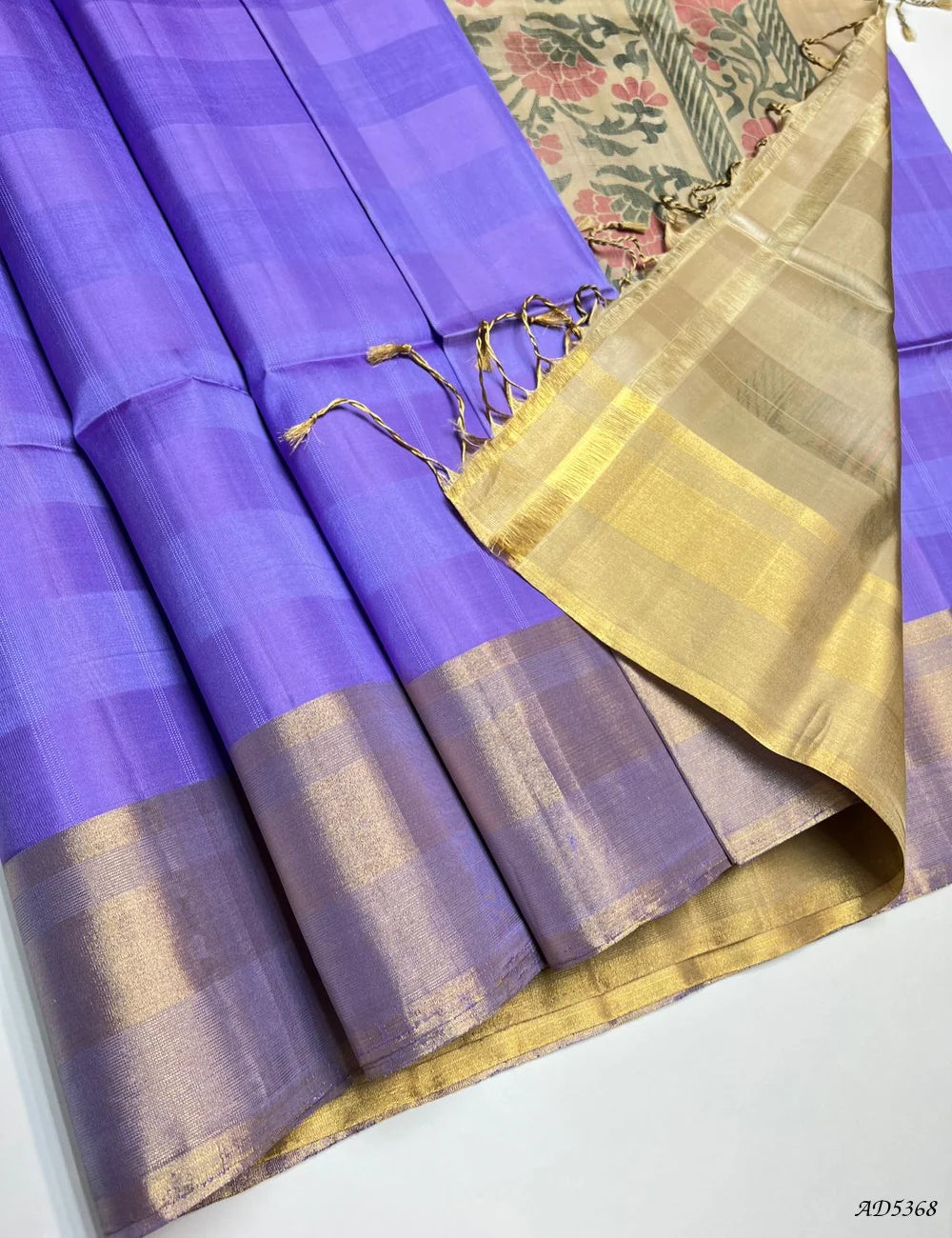 Lavender & Beige - Checkered Soft Silk Saree Pallu View