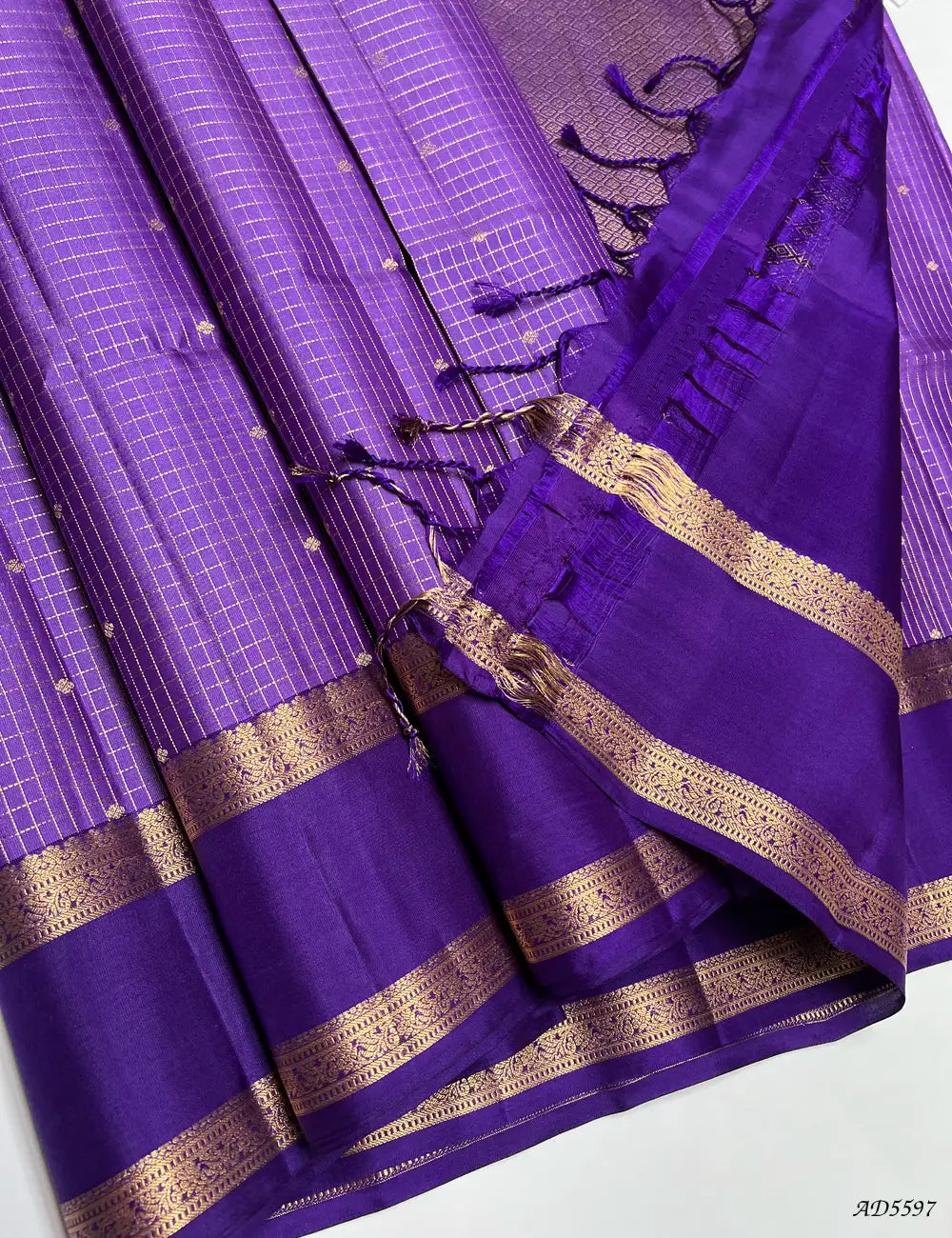 Lavender & Purple - Checkerd Retta Pet Soft Silk Saree Pallu View
