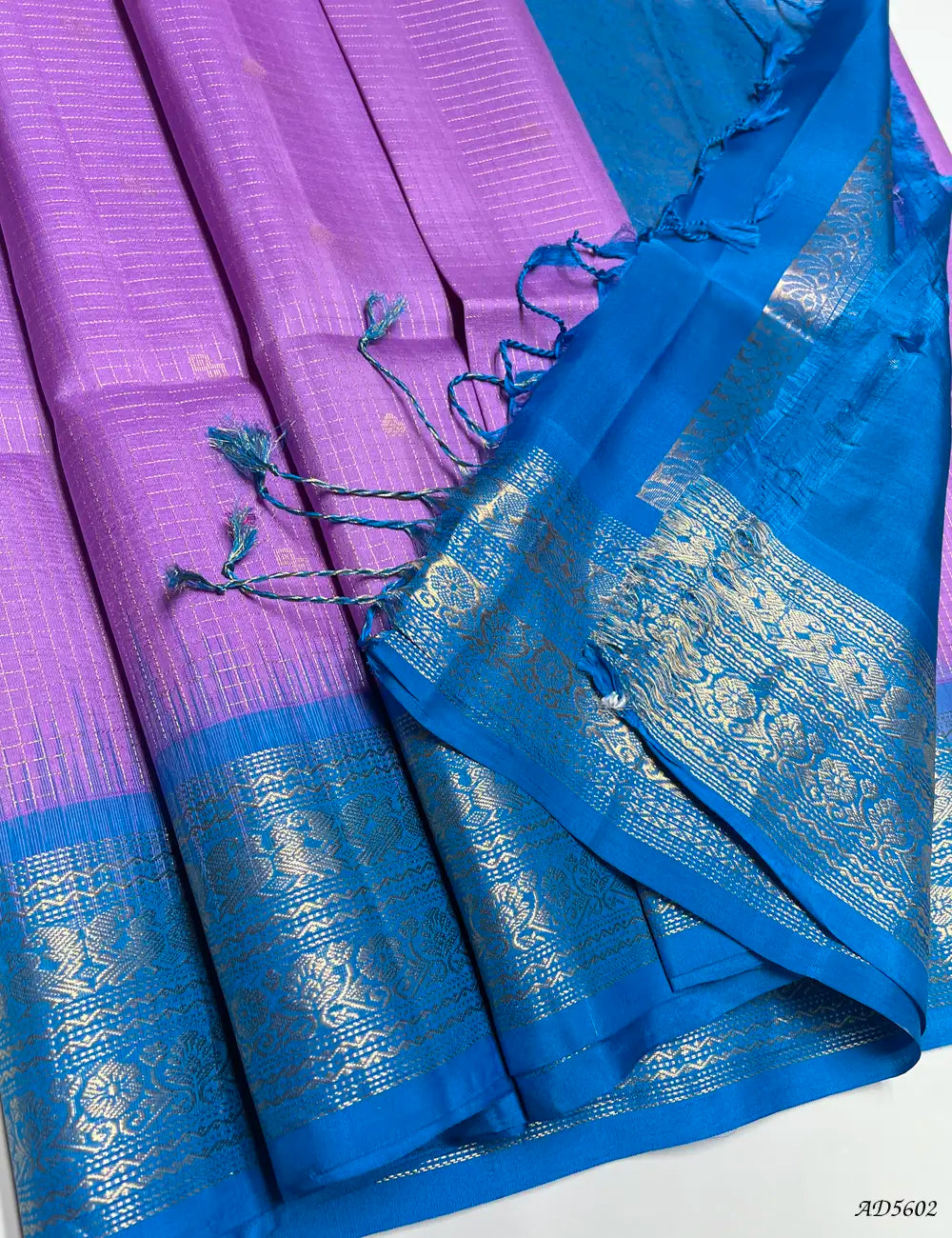 Lavender & Rama Blue - Checkerd X Kanchi Border Soft Silk Saree Pallu View