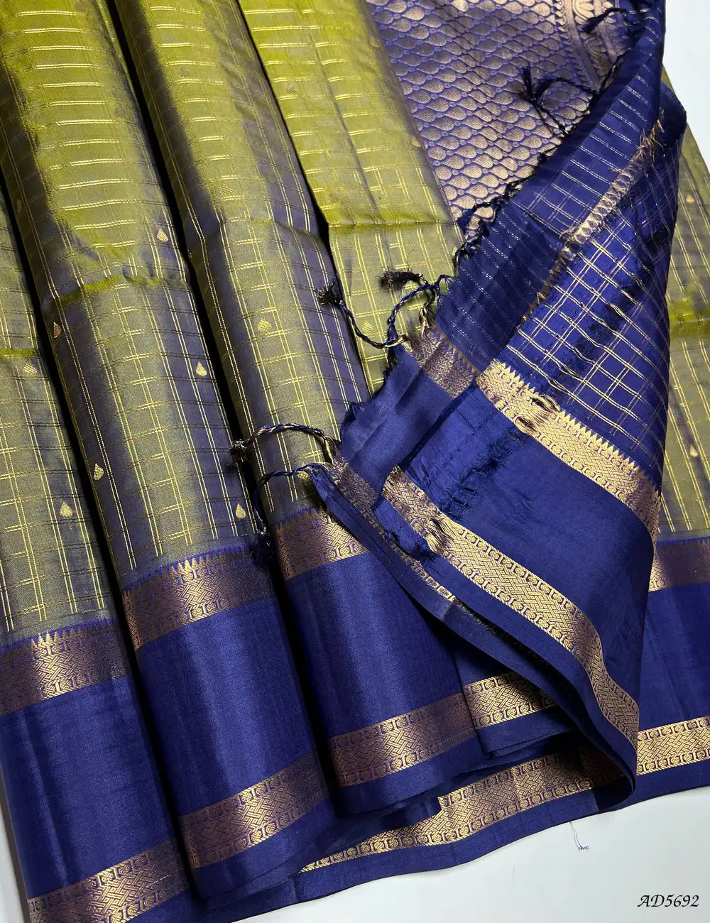 Light Olive Green & Ink Blue -  Checkerd Retta Pet Border Soft Silk Saree Pallu View