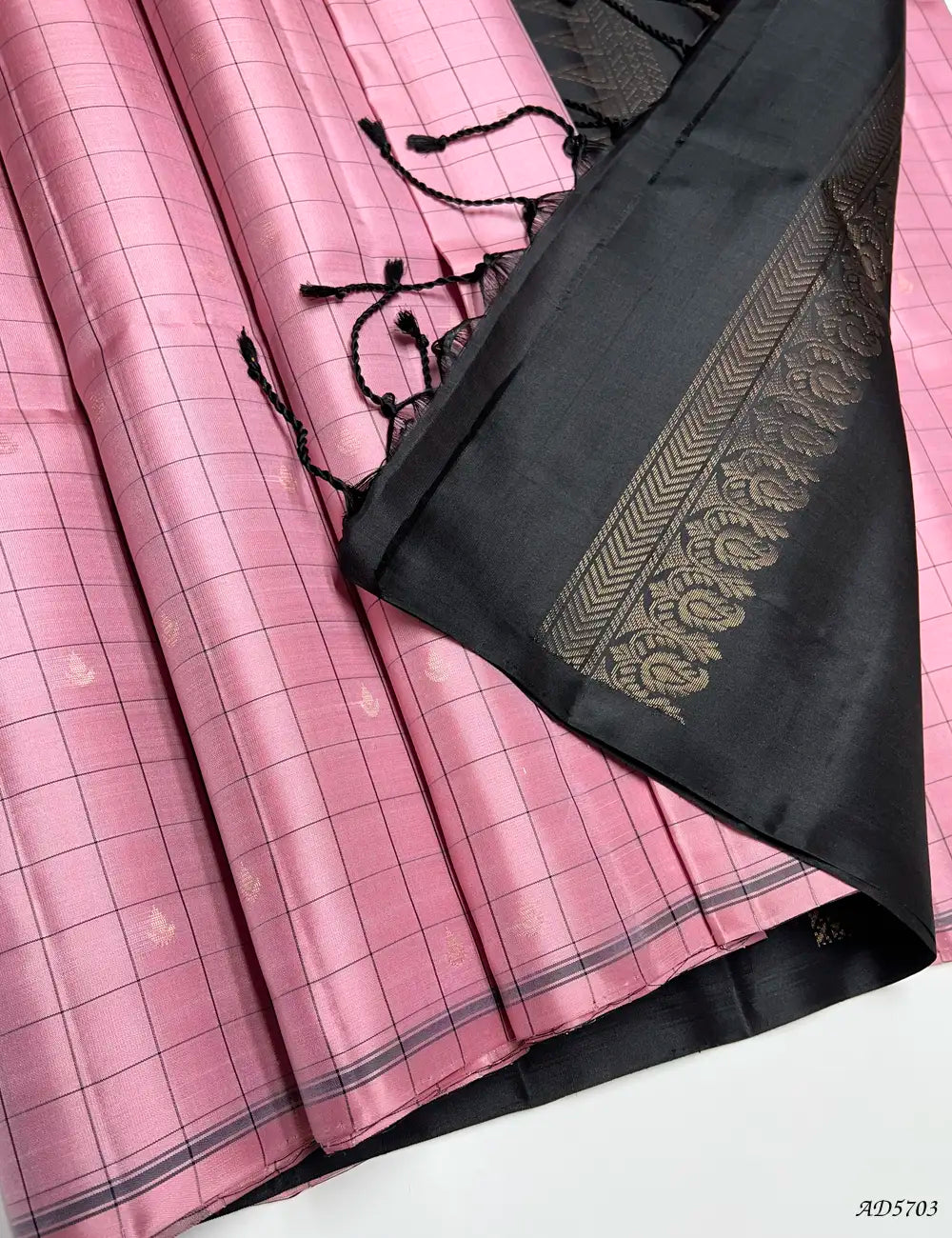 Light Paneer Rose & Black - Checkered Soft Silk Saree Pallu View