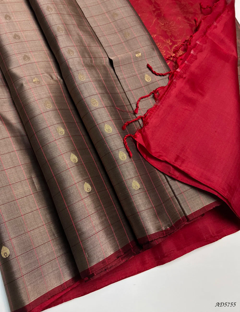 Maple Brown & Red - Checkerd Soft Silk Saree Pallu View