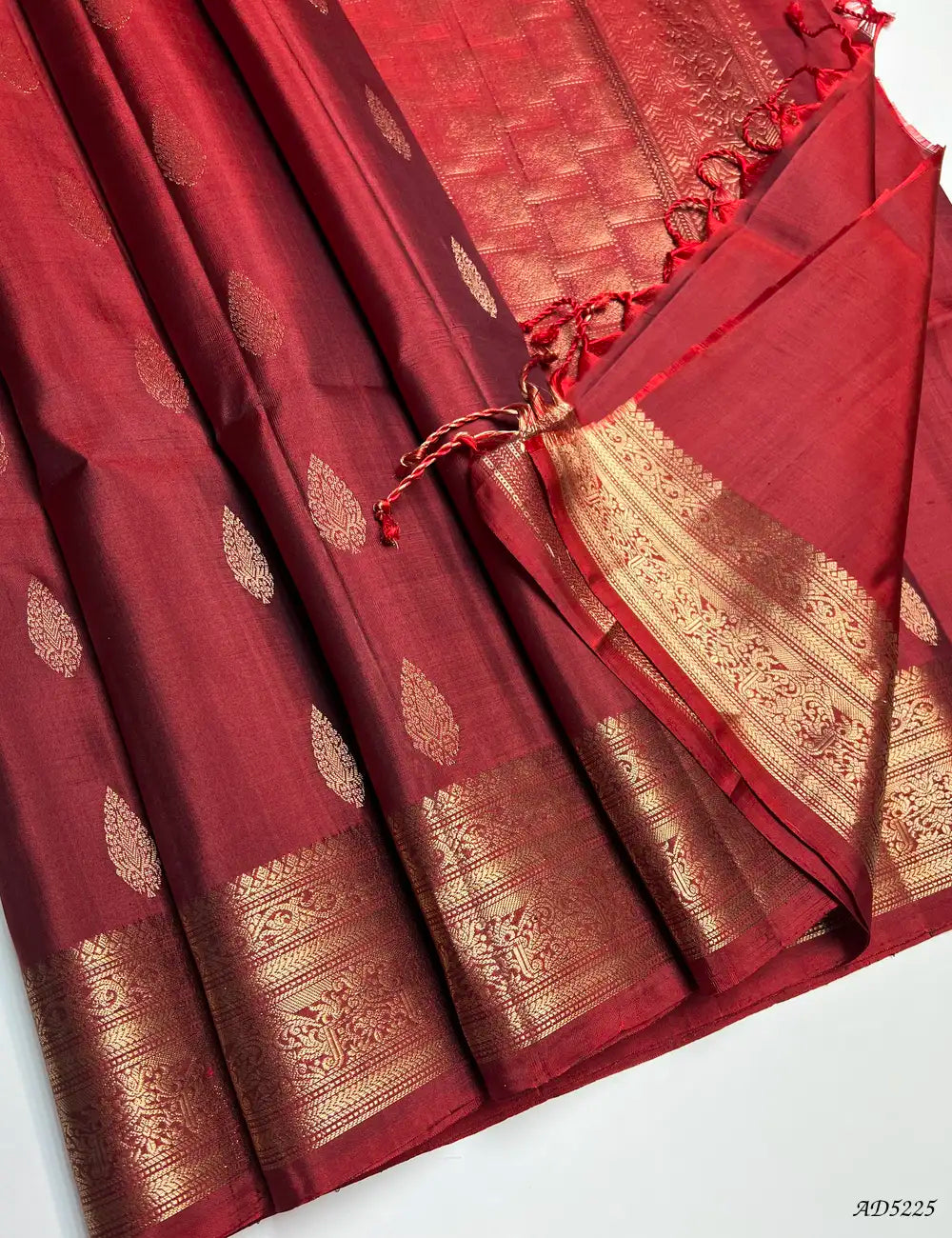 Maroon - Kanchi Border Soft Silk Saree Pallu View