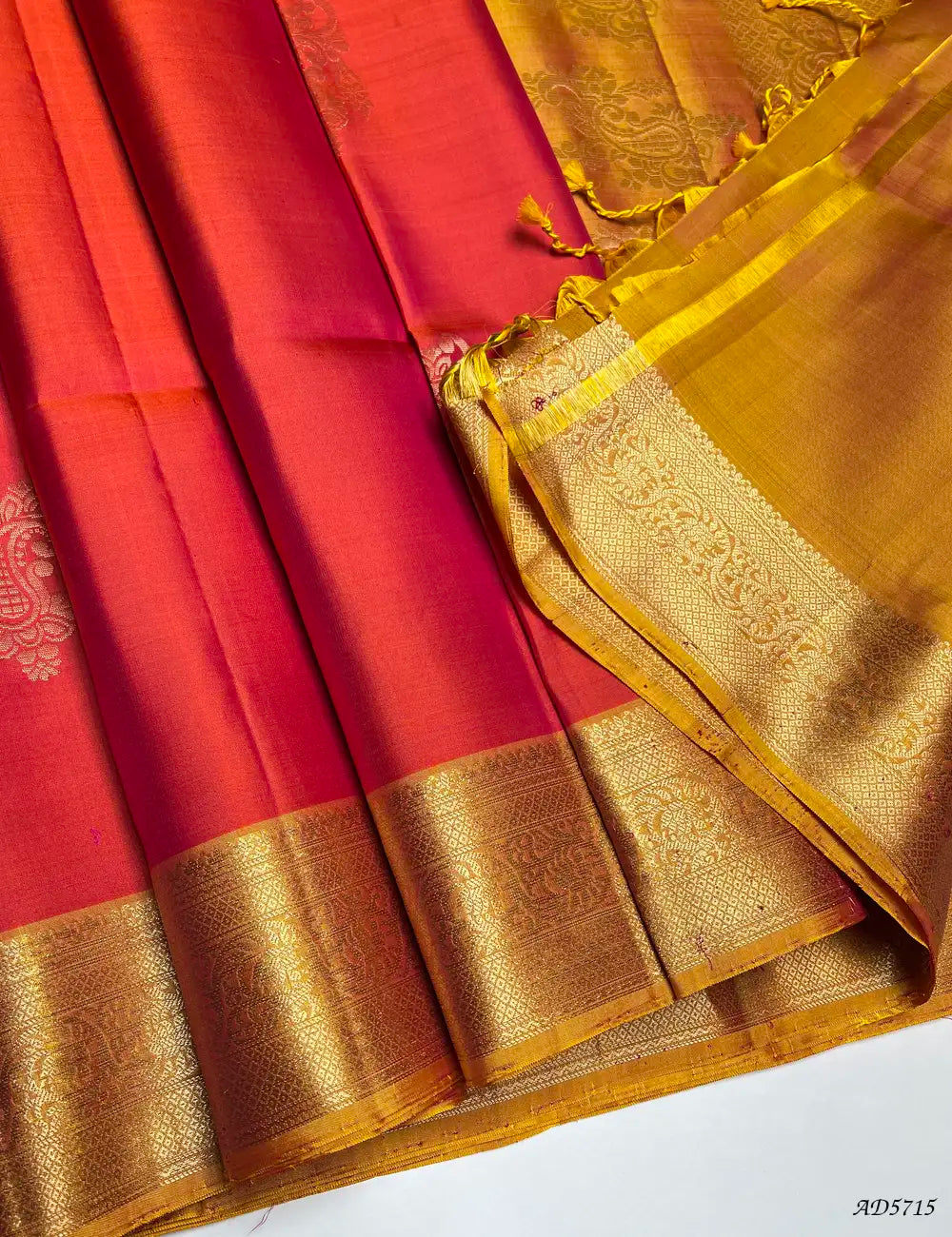 Orangish Pink & Yellow - Kanchi Border Soft Silk Saree Pallu View