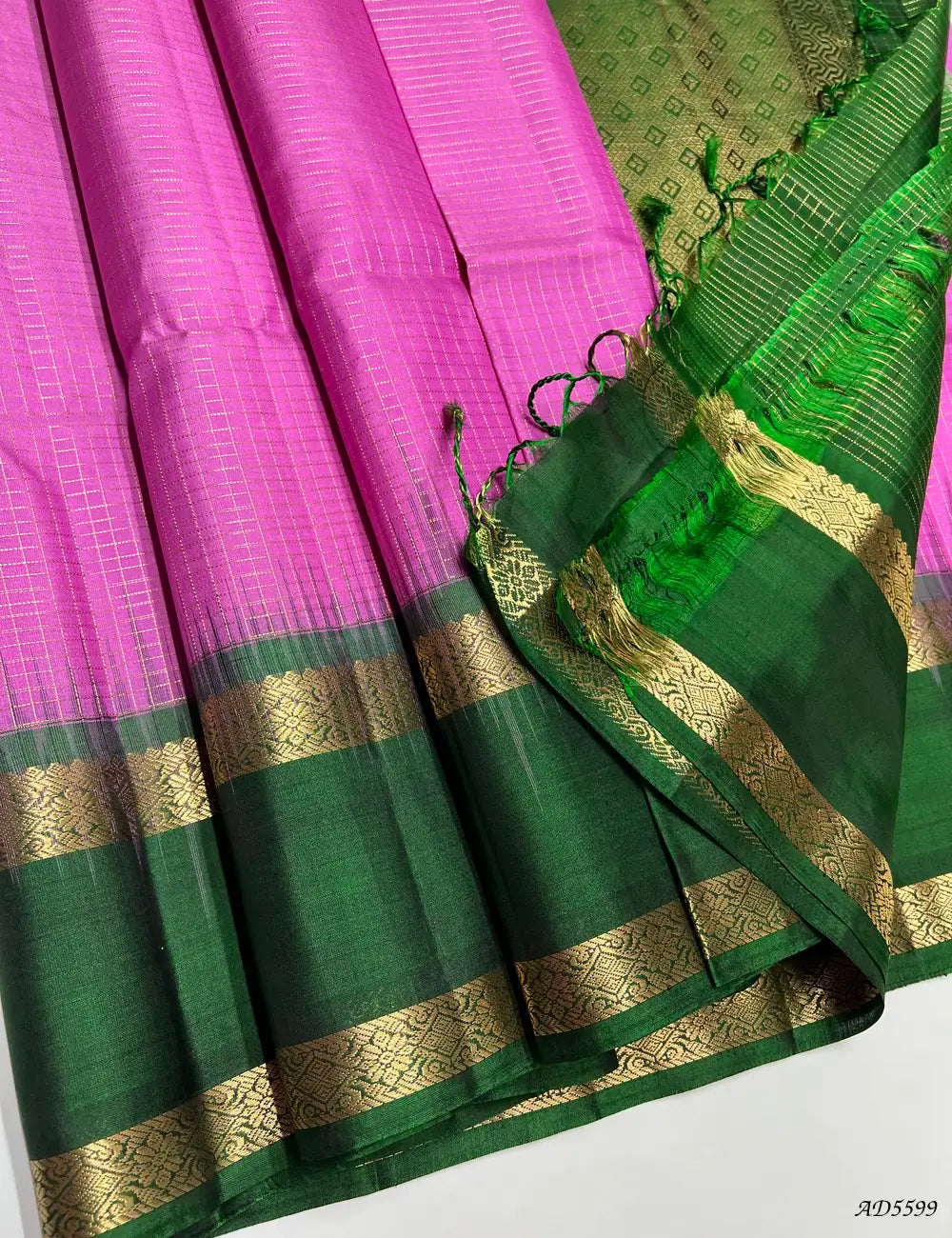 Paneer Rose & Green - Checkerd Retta Pet Soft Silk Saree Pallu View