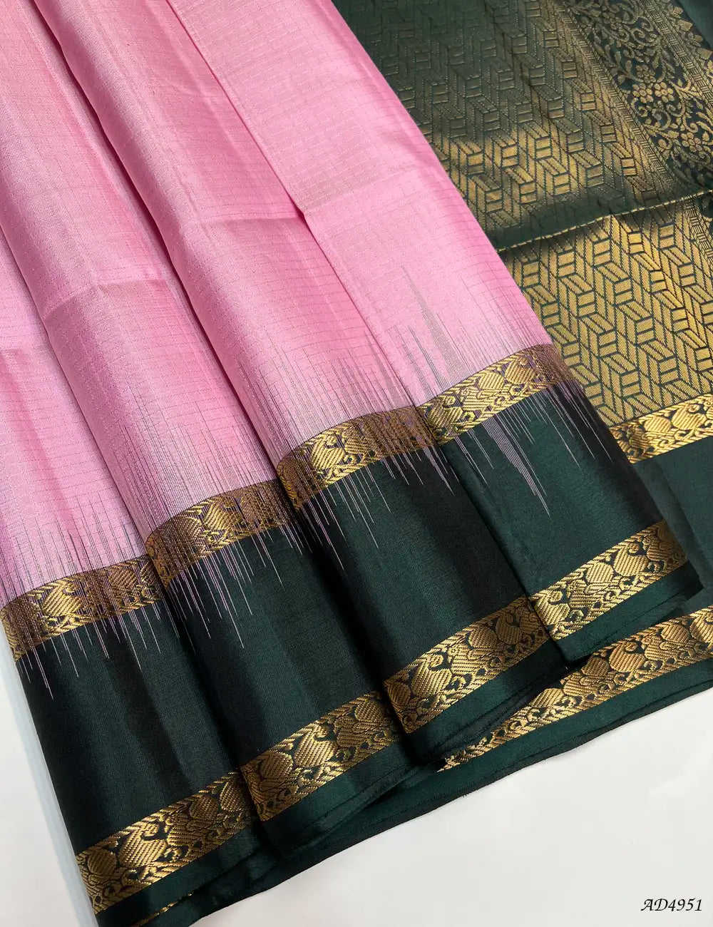Pink & Green - Checkerd Retta Pet Soft Silk Saree Front View