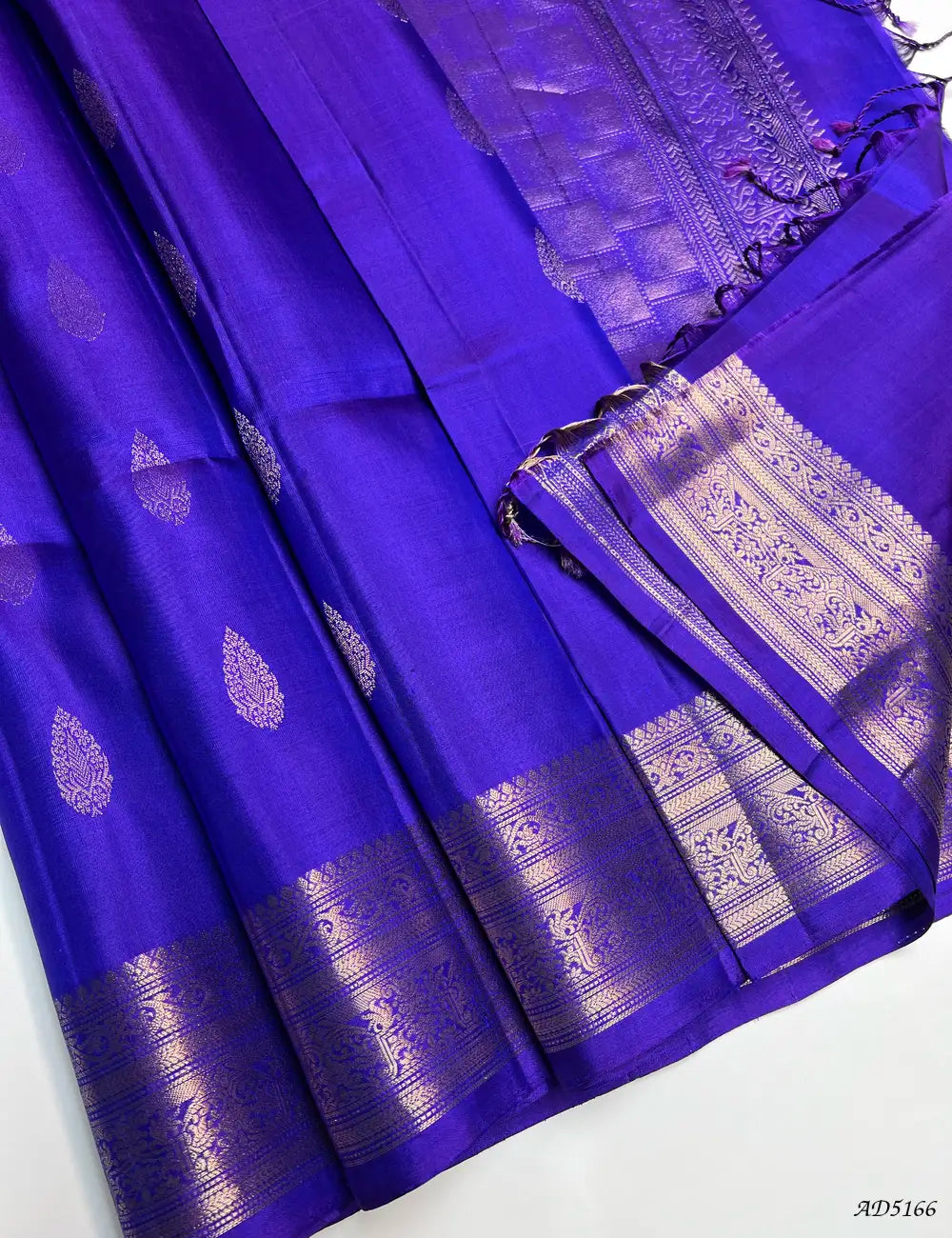 Purple - Kanchi Border Soft Silk Saree Pallu View