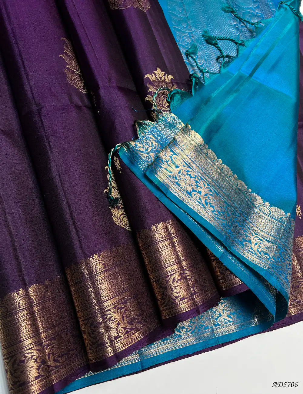 Purple & Peacock Blue - Kanchi Border Soft Silk Saree Pallu View