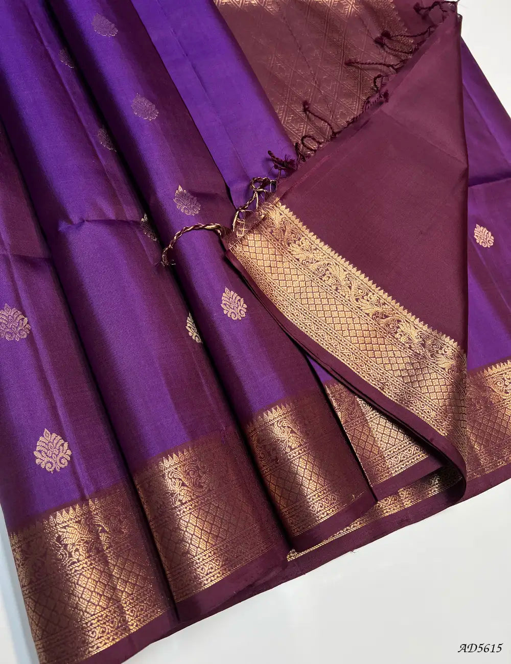 Purple & Plum - Kanchi Border Soft Silk Saree Pallu View