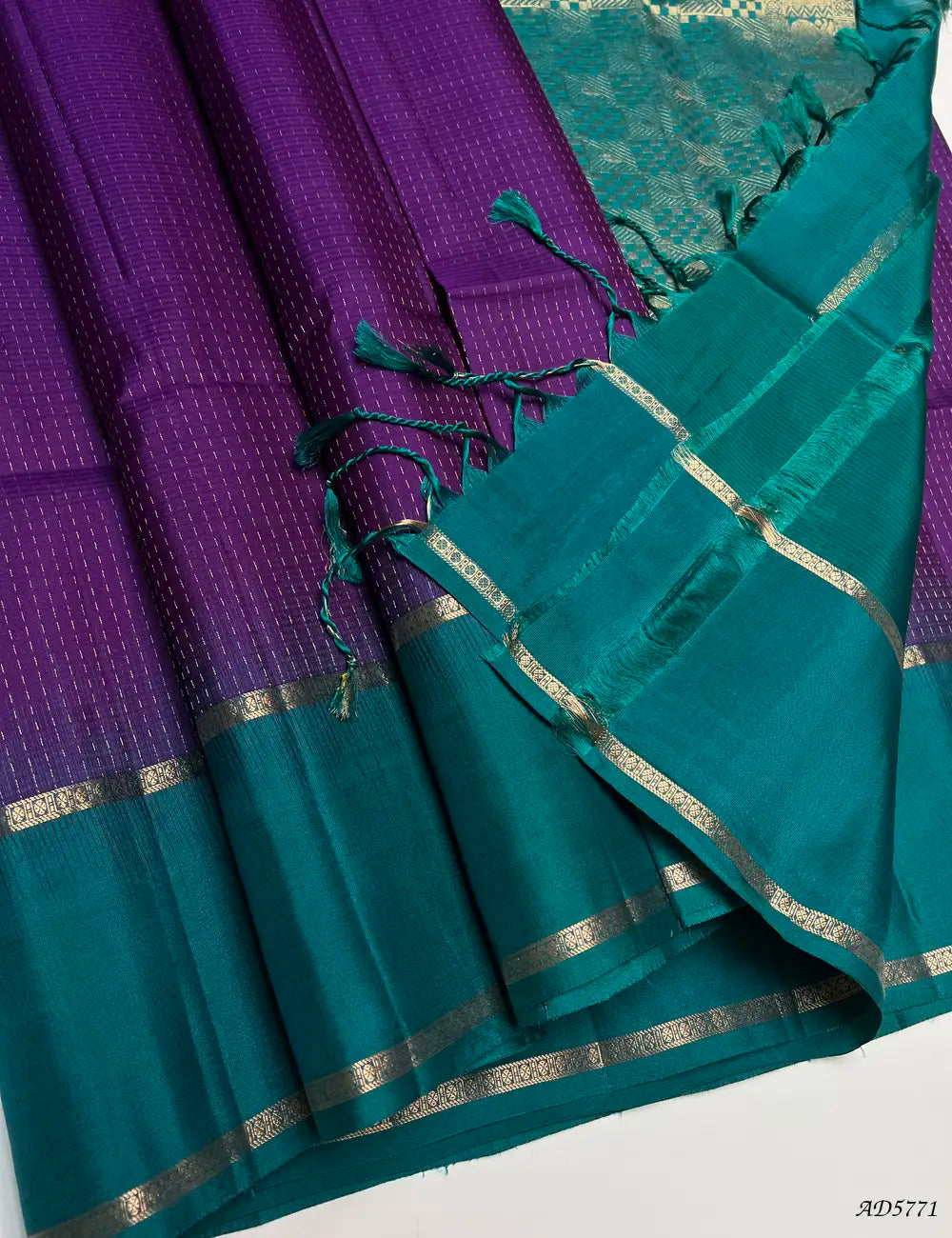 Purple & Rama Green - Vairaoosi X Retta Pet Border Soft Silk Saree Pallu View