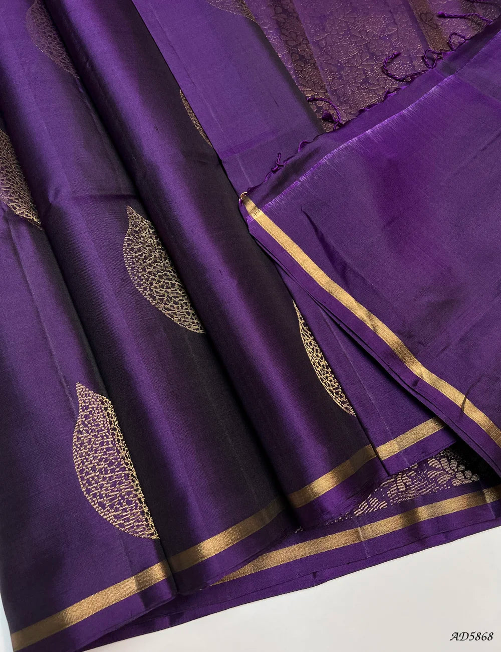 Purple - Soft Silk Saree Pallu View