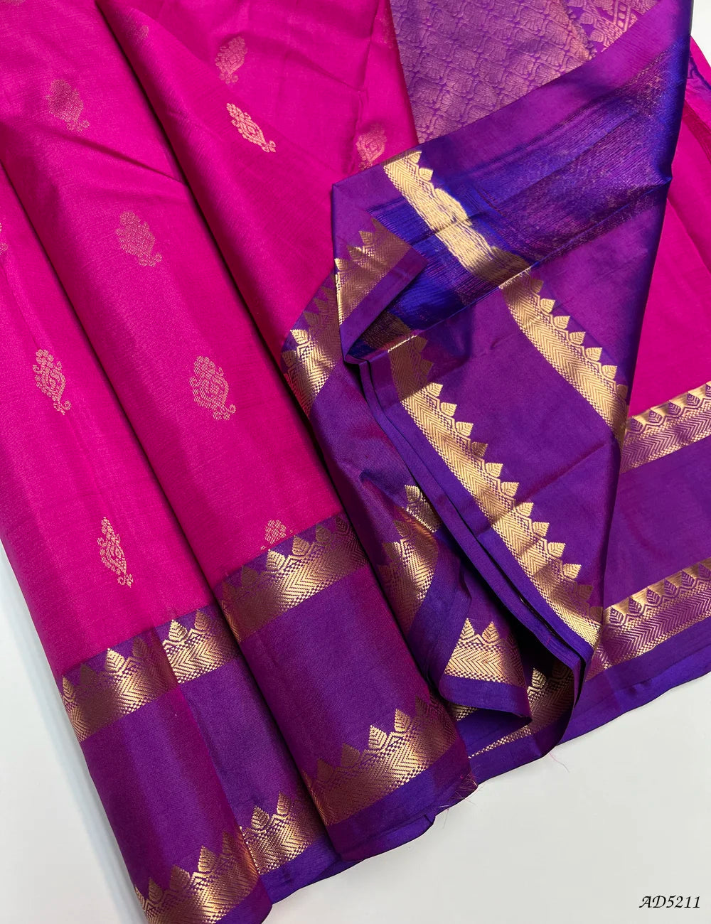 Rani Pink & Purple - Retta Pet Border Soft Silk Saree Pallu View