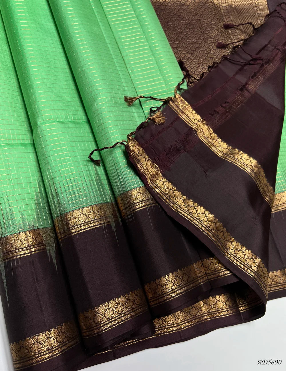 Rexona & Coffee Brown -  Checkerd Retta Pet Border Soft Silk Saree Pallu View