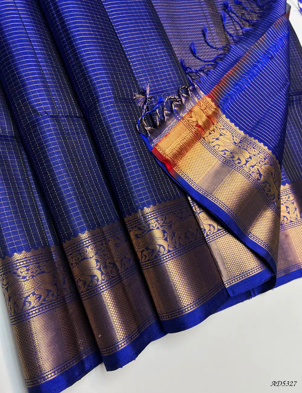 Royal Blue - Checkerd Kanchi Border Soft Silk Saree Pallu View