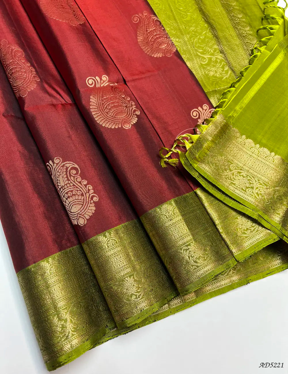 Rust & Parrot Green - Kanchi Border Soft Silk Saree Pallu View