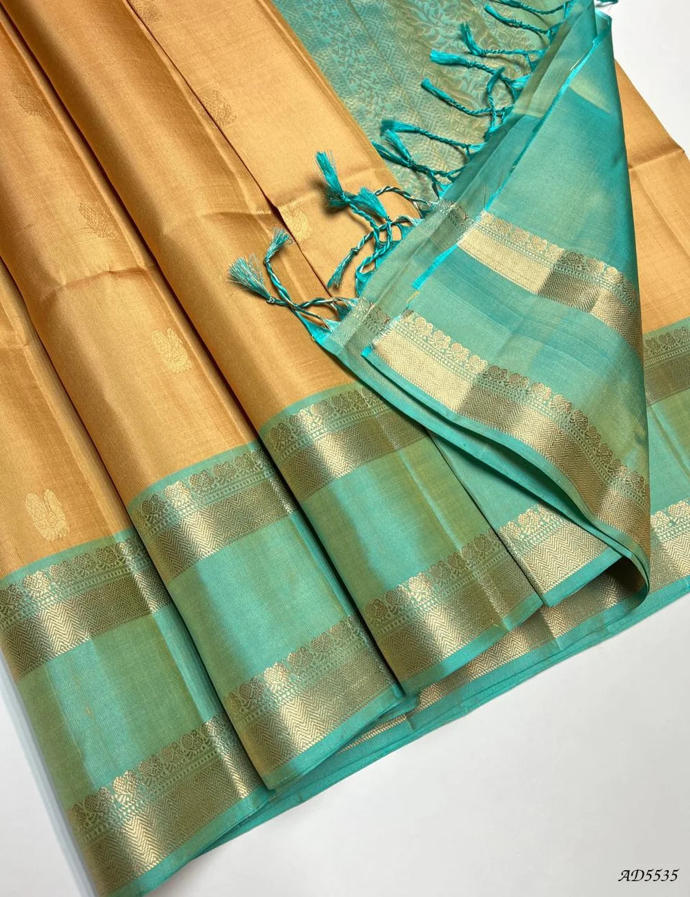 Sandal & Mint Blue - Retta Pet Border soft Silk Saree Pallu View