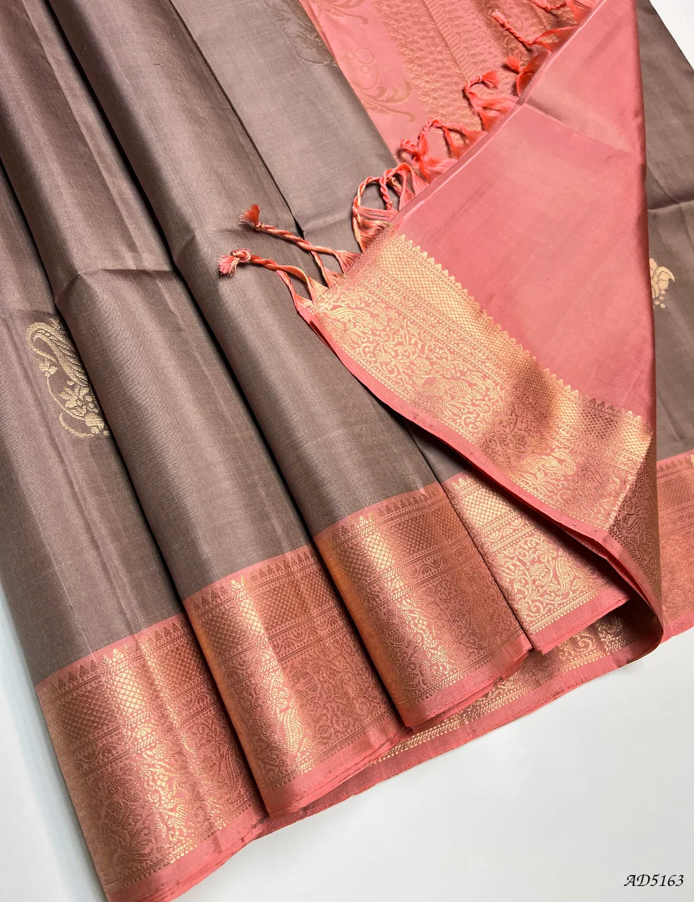 Sandcastle - Kanchi Border Soft Silk Saree Pallu View